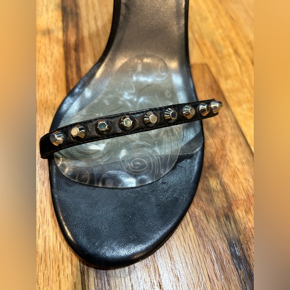 Stuart Weitzman nudist heels with black studs - Picture 4 of 16